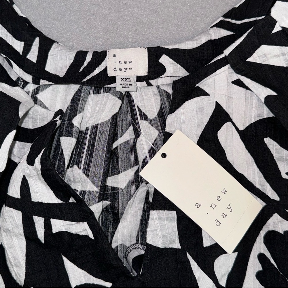 A New Day Black and White Floral Blouse - Picture 7 of 7